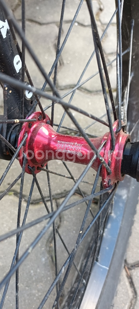 커스텀 BMX 내놔요.--6