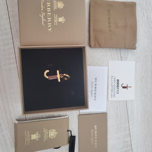 버버리 펜던트 새상품