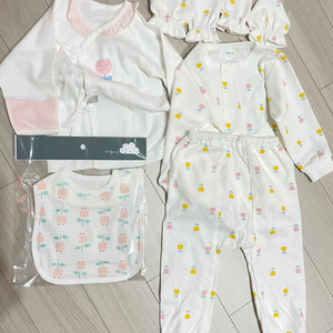 출산선물 베냇+상하의+손,발싸개+턱받이 새거