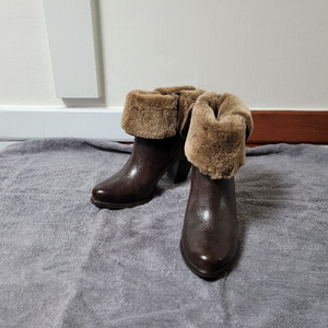 UGG 앵글부츠