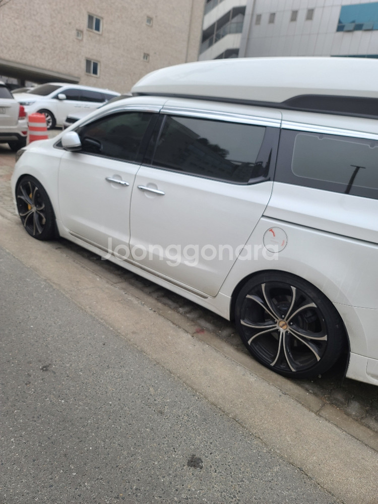 22인치휠 카니발순정19인치휠교환원합니다--0