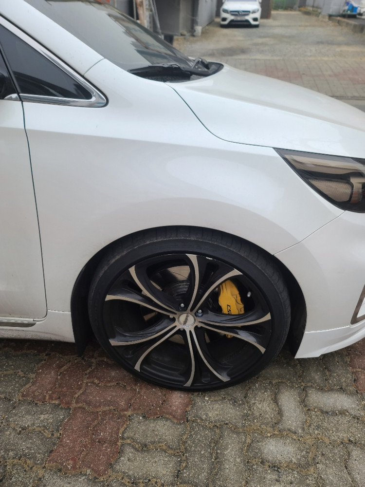 22인치휠 카니발순정19인치휠교환원합니다--2