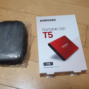 삼성 포터블 SSD 외장하드 T5 1TB 팝니다.