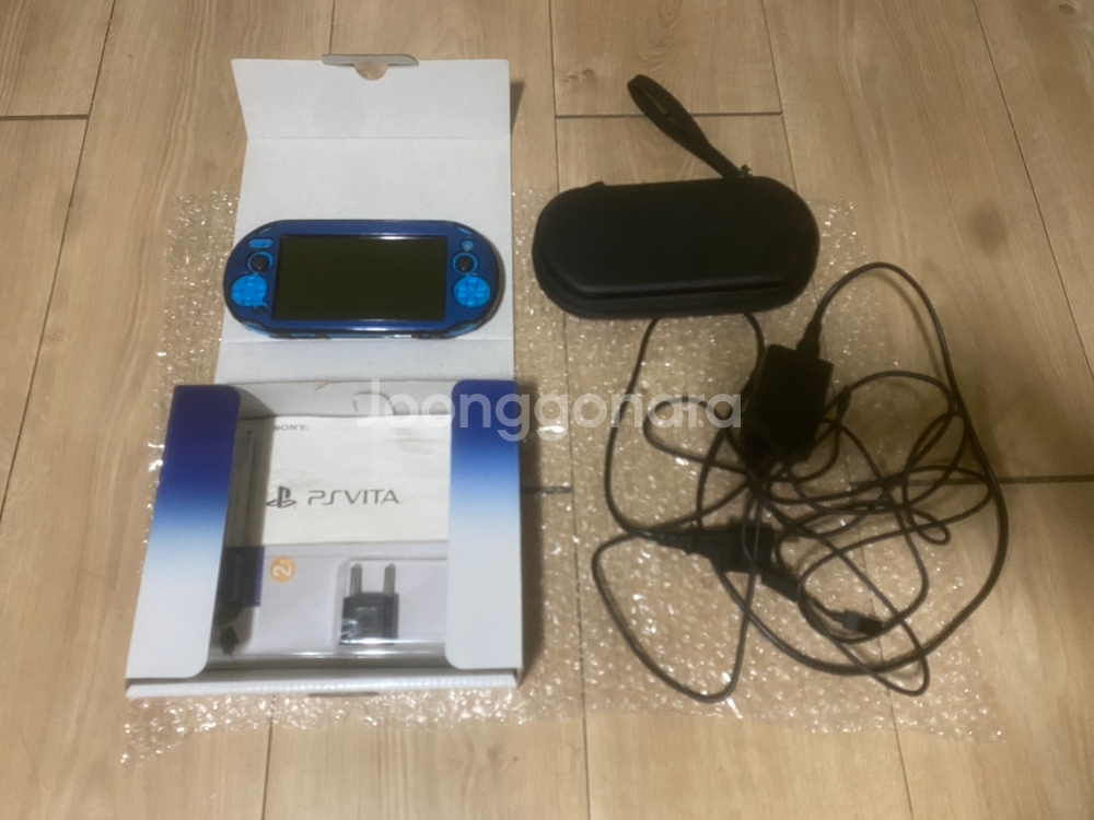 PS VITA 2세대 상태좋은 풀박스 판매합니다--0