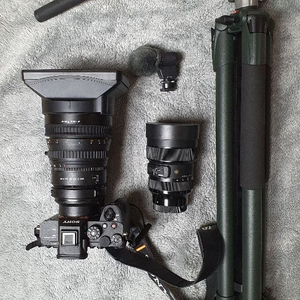 소니 카메라 A7S3+줌렌즈1개+삼각대+주변기기