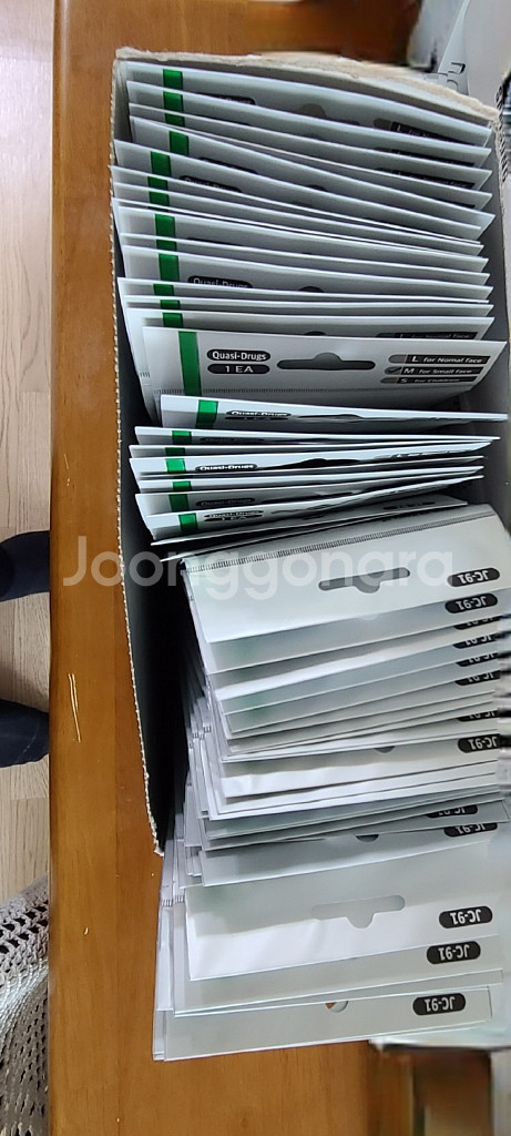 kf94 흰색 중형마스크 57장 6천원에 팝니다--2