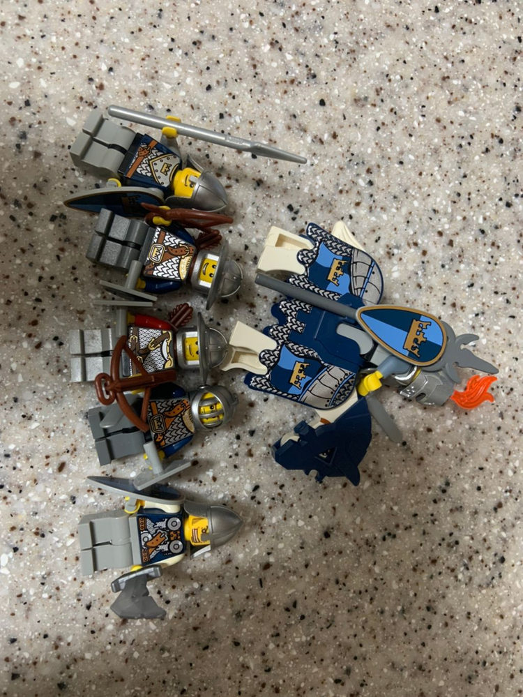 레고캐슬 정품 피규어 오크 피규어 팝니다--0