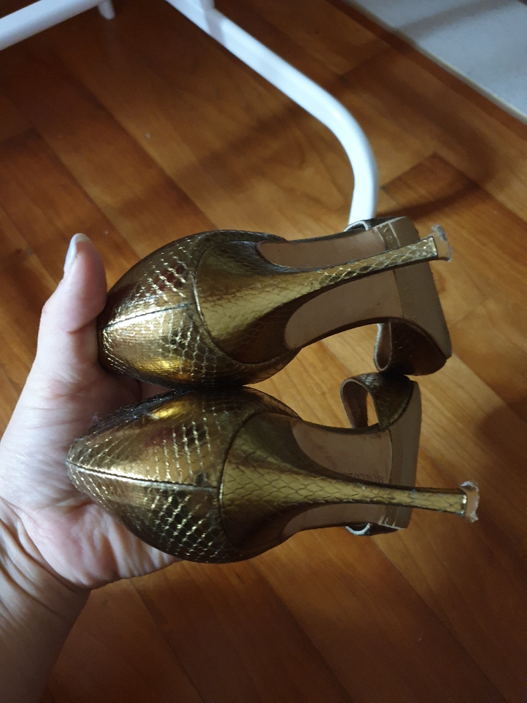 마놀로블라닉 기본 금장샌들--1