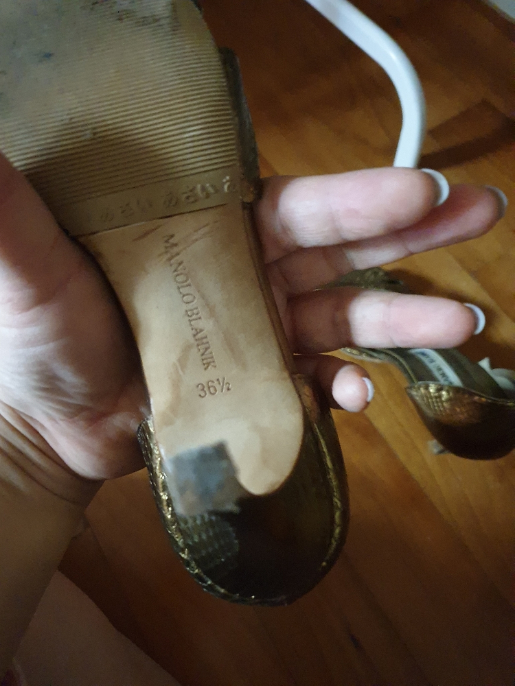 마놀로블라닉 기본 금장샌들--2