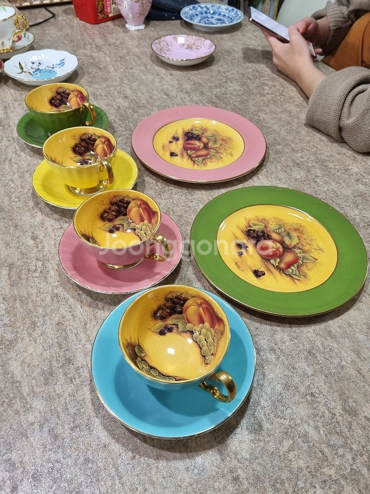 앤슬리 찻잔+그릇 대략 40만원 -> 25만원--1