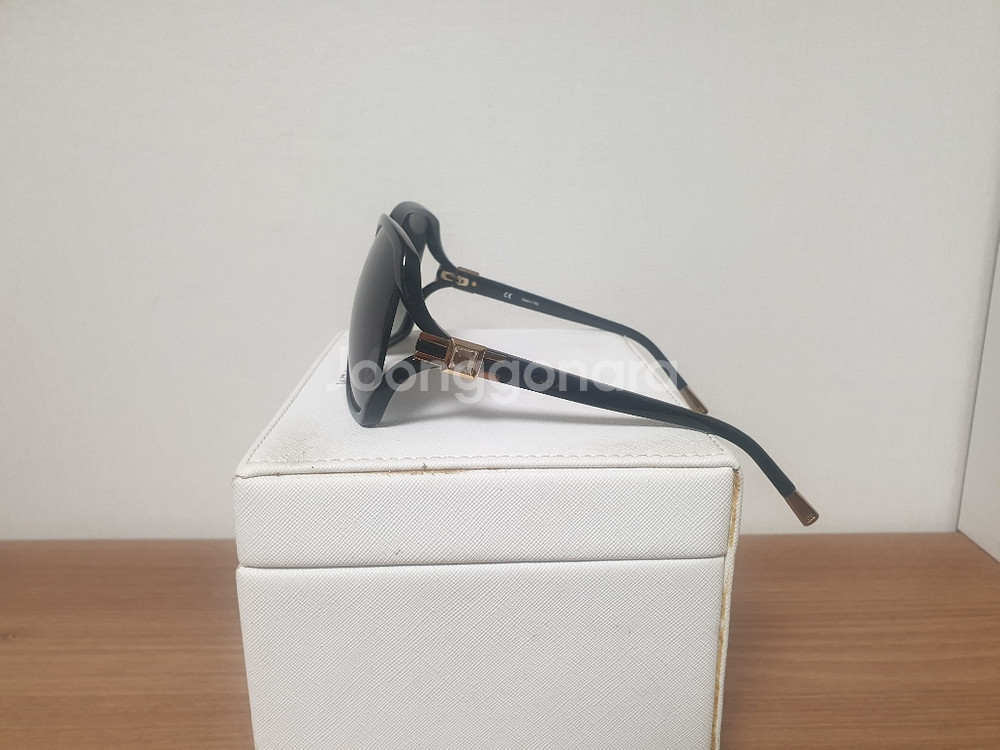 (프3) 에스까다 선글라스입니다--1