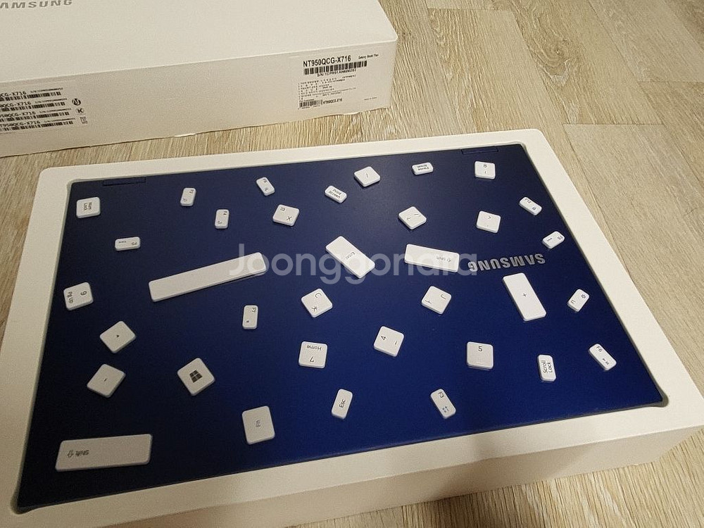 NT950QCG-X716 원가 280만원 삼성 노트북--6