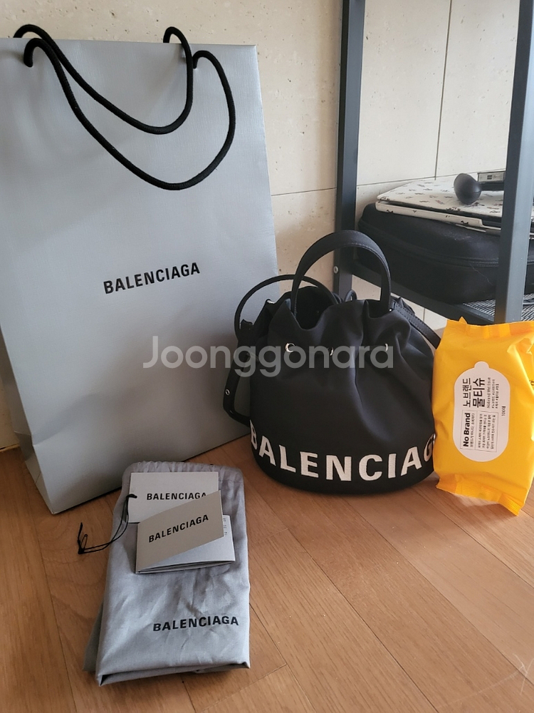 발렌시아가 나일론 버킷백 가격인하--1