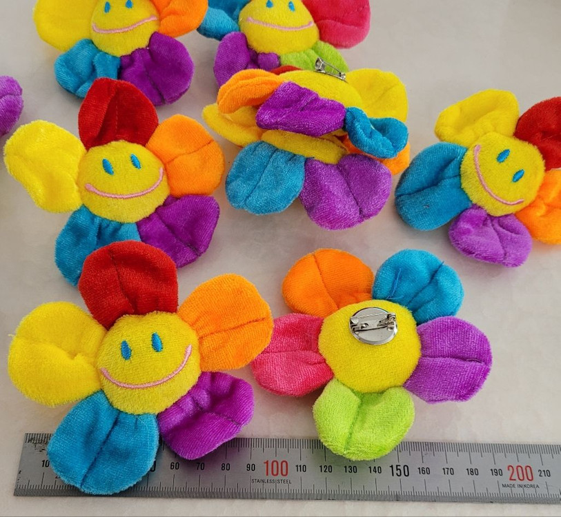 봉제 웃음해바라기 브로치 10개 일괄--1