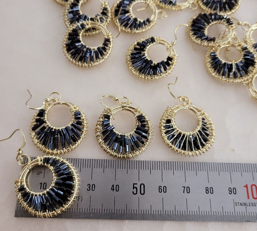 원형 비즈 귀걸이 블랙색상 25미리 40개 일괄--1