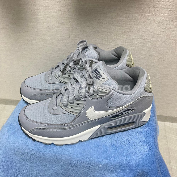 나이키 우먼스 에어맥스90 LE 그레이화이트 240--0