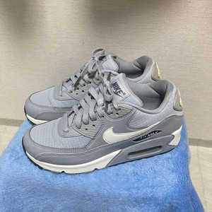 나이키 우먼스 에어맥스90 LE 그레이화이트 240