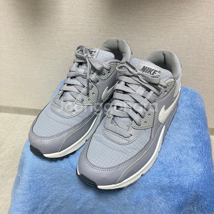 나이키 우먼스 에어맥스90 LE 그레이화이트 240--1