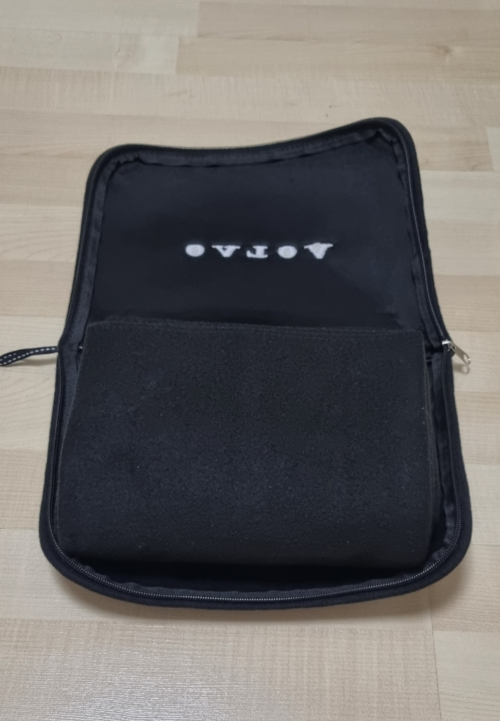 볼보 쿠션 겸 무릎담요 , 차량용 담요--1