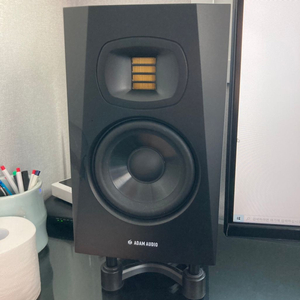 Adam audio t5v