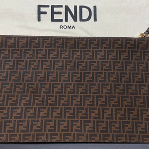 FENDI 펜디 쥬카FF 플랫클러치 미디움 사이즈