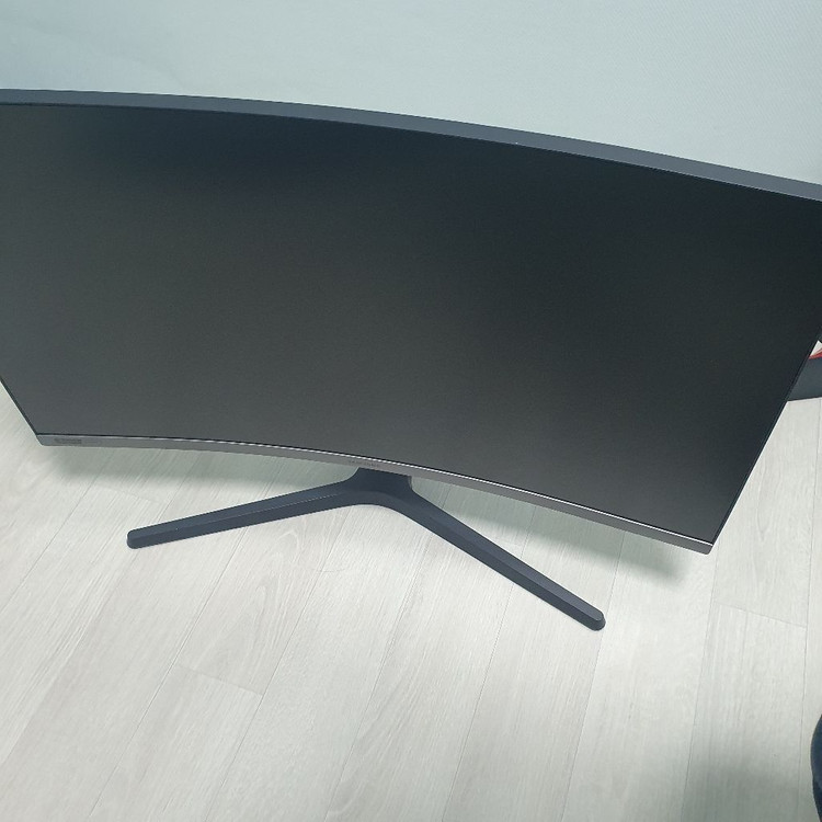 삼성240hz커브드모니터 팜니다--1