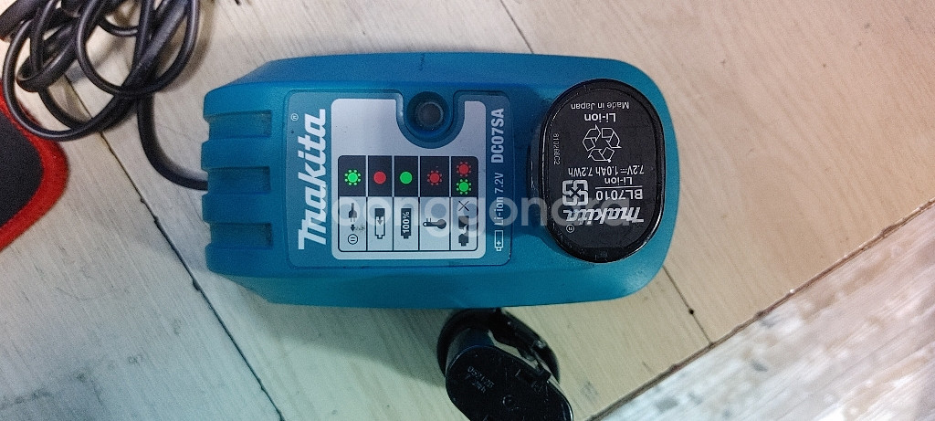 마키다 전동드라이버 충전기 와 베터리 2--0