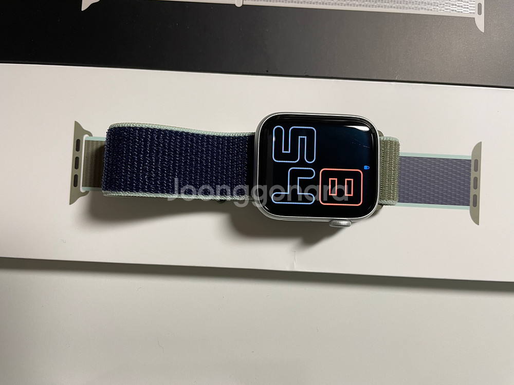 애플워치se 44mm 나이키 에디션 (gps모델,실버)--1
