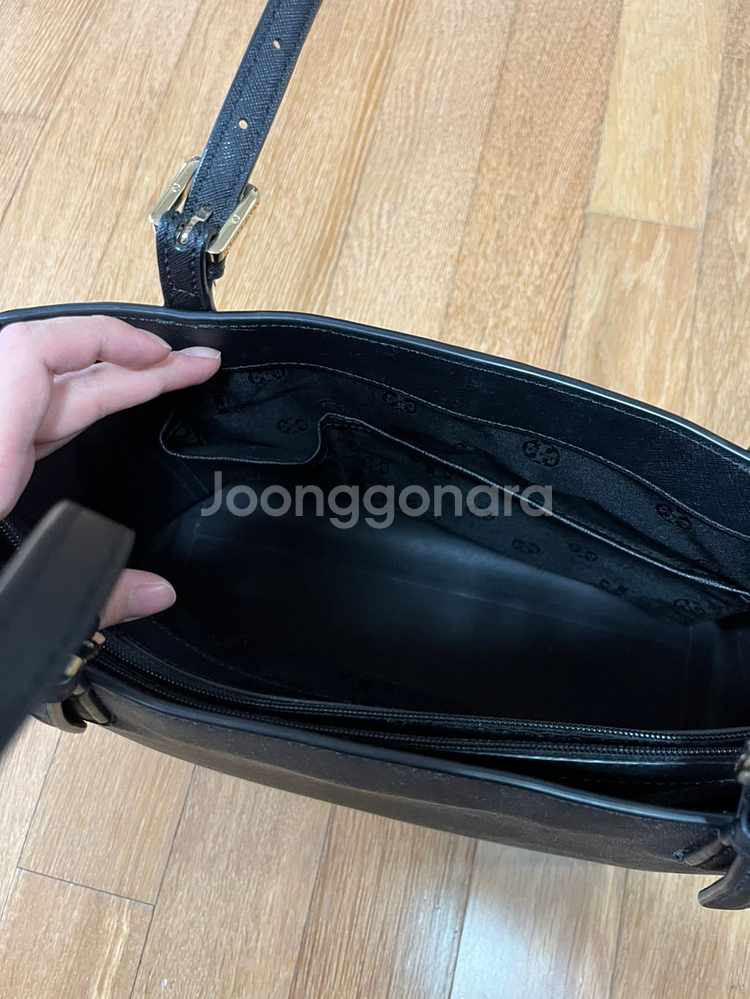 토리버치 에머슨 스몰 버클 토트백 블랙--6