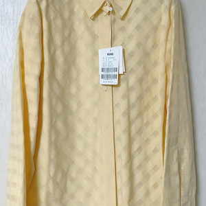 구호 블라우스 판매합니다.