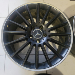 벤츠 C63 AMG 19인치 휠 1대분 팝니다.