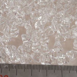 비즈장식 8미리 투명 삼각뿔모양 500개일괄