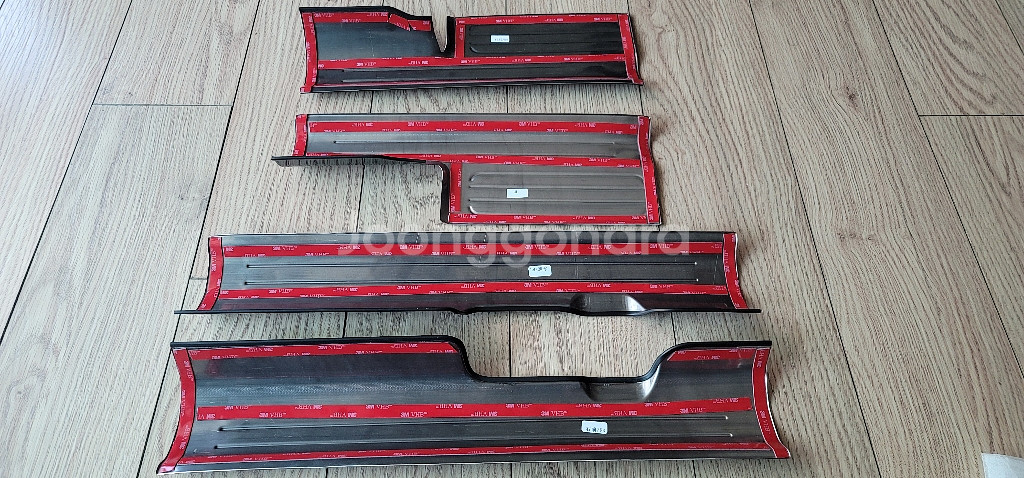뉴싼타페 도어 스카프입니다.(새것)--1
