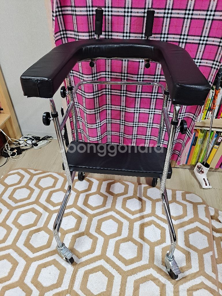 U자형 어깨 보행기--1