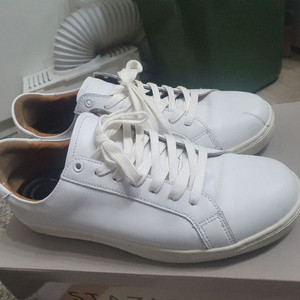 남성 화이트 스니커즈