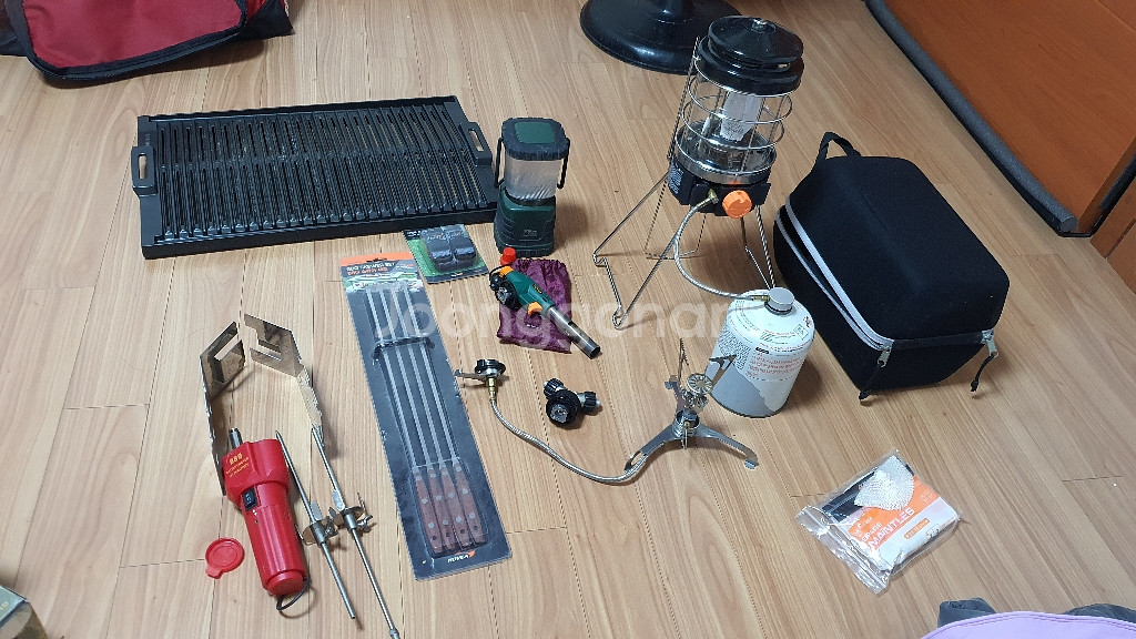 캠핑용품들 다수--0