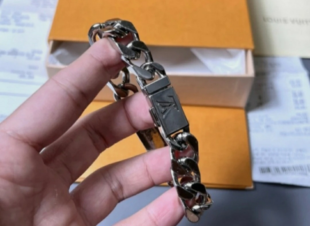 루이비통 실버 모노그램 팔찌--1