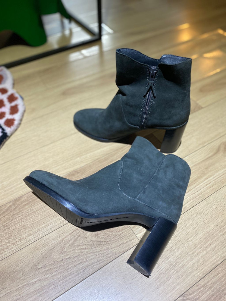 스튜어트와이츠먼 앵클부츠 스웨이드 38--9