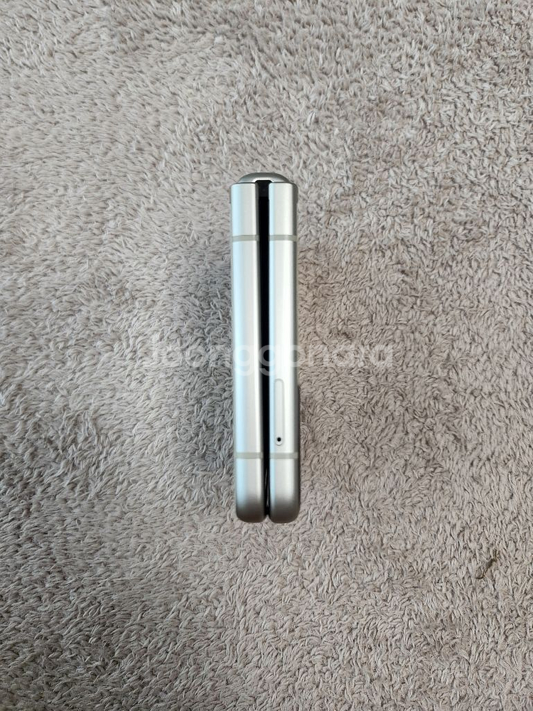 Z플립3 크림 팝니다.--5