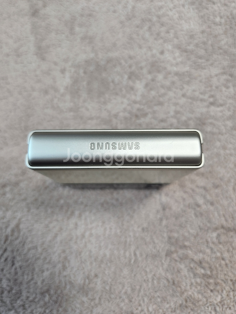 Z플립3 크림 팝니다.--4