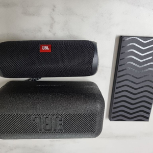 JBL FLIP5 블랙 판매합니다.