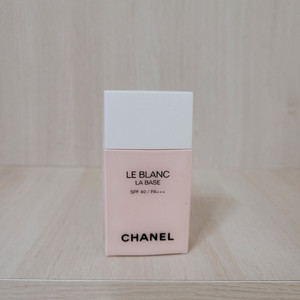 샤넬 메이크업 베이스 판매합니다.