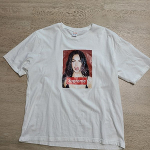 슈프림 메간폭스 반팔티 105사이즈 팝니다