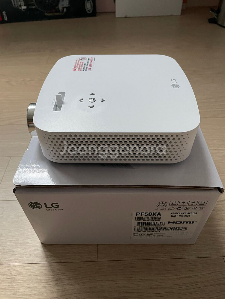 LG 빔프로젝터 PF50KA 판매(13시간사용)--1