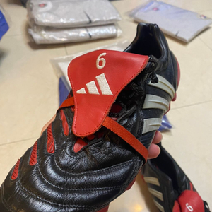 유상철's Adidas predator pulse FG