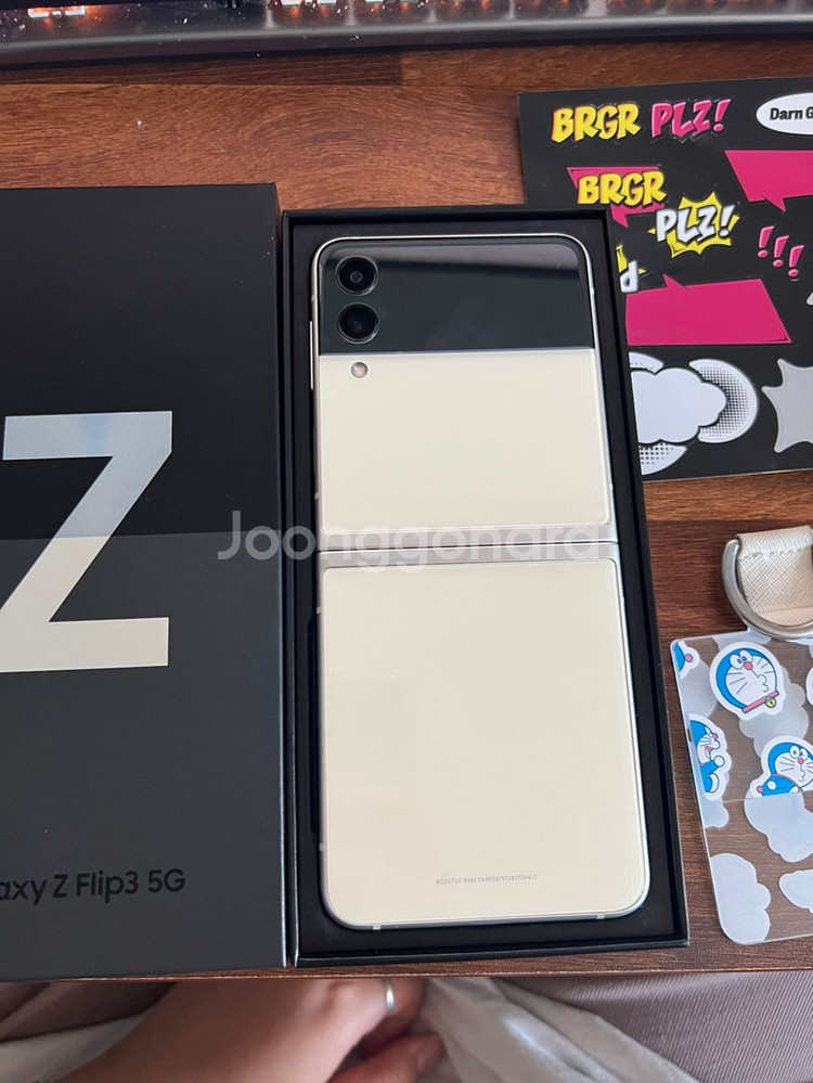 Z플립3 크림색 256g sk랑 kt 한개씩 있어용--0