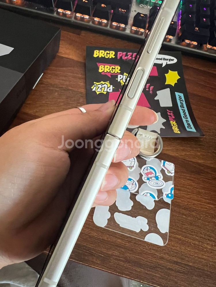 Z플립3 크림색 256g sk랑 kt 한개씩 있어용--7