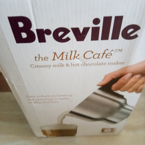 브레빌 BREVILLE BMF600 우유거품기 팝니다.