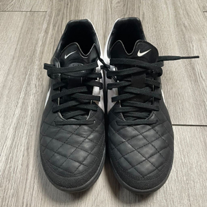 나이키 티엠포 레거시 tf