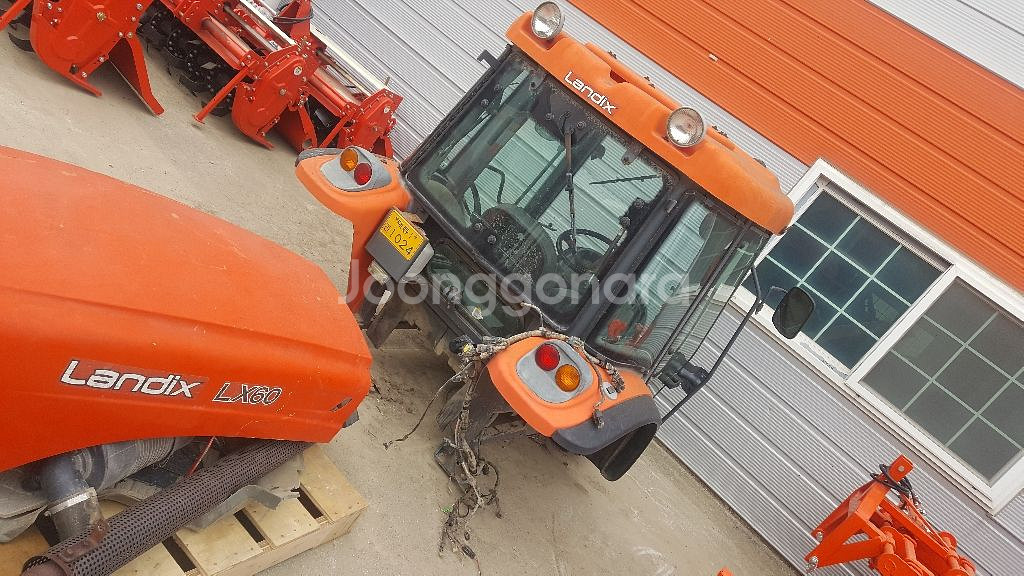 대동 LX60 트랙터 트랙트 트렉트 캐빈엔진카바 팝니다--2